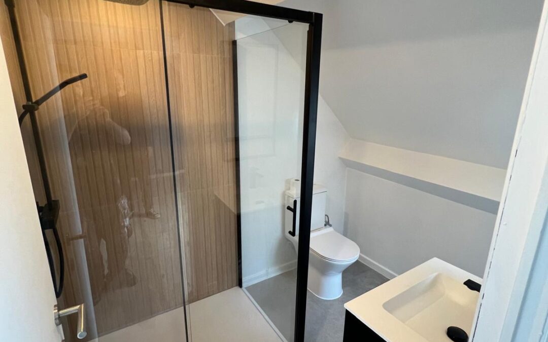 Création d’une salle d’eau dans une chambre à Berchem-Sainte-Agathe